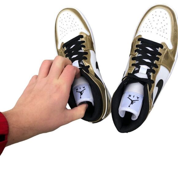 DEADSTOCK 2020 Nike Air Jordan 1 Mid SE 'Metallic Gold' Size 11 - Picture 7 of 16